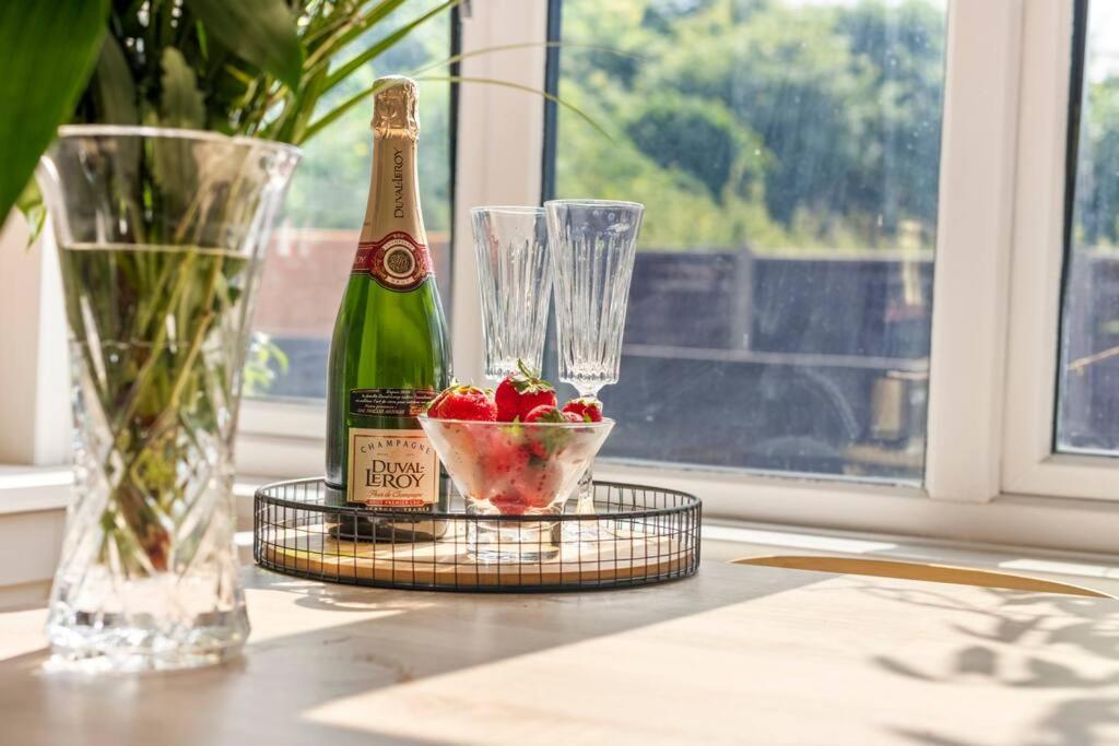 Holiday home Radiant Retreat Datchet-12 Mins To Heathrow Close To Windsor ,legoland, Eton And Slough *